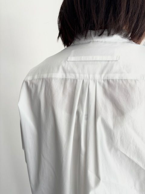 DRAWER✨️ピンタックノーカラーシャツ アシメ 白 大人の洗練スタイル❁ DRAWER✨️ピンタックノーカラーシャツ アシメ 白 大人の洗練スタイル❁