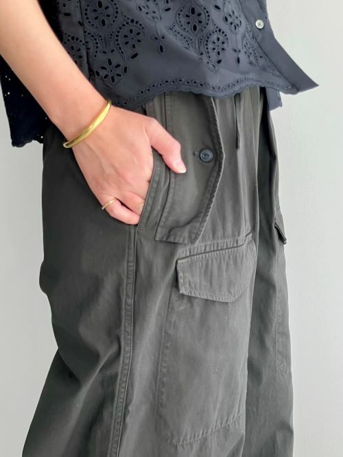 美品✨ティッカ 24SS 定価2.6万 カーゴパンツ カーキ ドローコード TICCA(ティッカ)の【LEE DAYS別注】【コラボ】LIMONTA撥水カーゴ