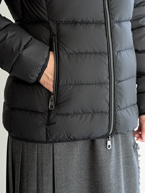 CAPEHORN フード付きダウンジャケット 42サイズ　ブラック CAPEHORN（ケープホーン） サルタマーマスキー ダウン ダウン